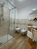 Kúpeľňa v ubytovaní Sea View Teti Rooms & Apts