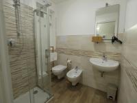 Kúpeľňa v ubytovaní Sea View Teti Rooms & Apts