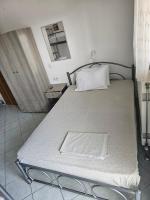 A bed or beds in a room at Villa Giannis 2