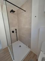 Koupelna v ubytování La La Lalic house