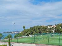 Tenis alebo squash v ubytovaní APARTMENTS KING 2 alebo jeho okolí
