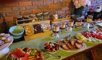 Jedlo v ubytovaní bed & breakfast alebo blízkom okolí