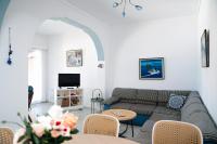Televízia a/alebo spoločenská miestnosť v ubytovaní Luxury Unique Apartment Sea View
