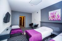 Łóżko lub łóżka w pokoju w obiekcie Hotel Wyspiański