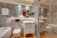 Ein Badezimmer in der Unterkunft Park Hotel Diament Katowice