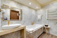 Ein Badezimmer in der Unterkunft Park Hotel Diament Katowice