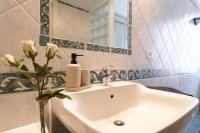 A bathroom at SVA18 Fully equipped large flat S Ambrogio