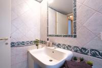 A bathroom at SVA18 Fully equipped large flat S Ambrogio