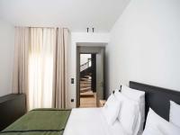 Athens Capital Suites-MGallery Collectionにあるベッド