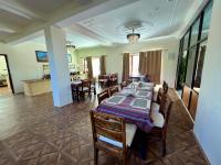 TV a/nebo společenská místnost v ubytování Snow Retreat Ladakh