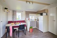 Kuchnia lub aneks kuchenny w obiekcie Camping la Corniche