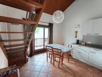 Kuchnia lub aneks kuchenny w obiekcie Résidence Korossol - Joli duplex au coeur du village MAE-8634