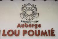 Auberge Lou Poumié في Pierlas: لافتة تشير إلى مدخل إلى ألفرنيفرينيفرينيفرينيفرين