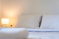Stone Palace Hotel Near Athen's Airport Free Shuttle From and to Athen's Airportにあるベッド
