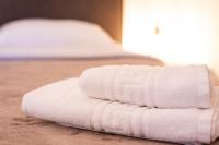 Stone Palace Hotel Near Athen's Airport Free Shuttle From and to Athen's Airportにあるベッド
