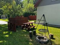 Vonkajšia záhrada v ubytovaní Apartament Zacisze