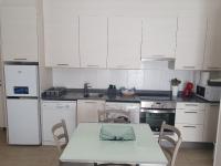 A kitchen or kitchenette at Apartamento en Urbanizacion El Retiro III
