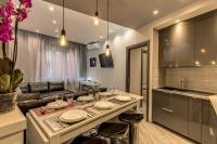 Kuchyň nebo kuchyňský kout v ubytování Lux Apartment