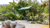 Ein Garten an der Unterkunft Gangneung ggabinejip hanok pension