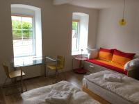 A bed or beds in a room at Alte Post Greifenstein