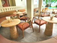 O zonă de relaxare la Baan Bophut Beach Hotel Samui - SHA Extra Plus