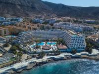 ロス・クリスティアーノスにあるSpring Arona Gran Hotel - Adults Onlyのホテルとリゾートの空中ビュー