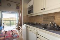Kuchnia lub aneks kuchenny w obiekcie Les Appartements aux Restanques du Golfe de St Tropez - maeva Home - Appartement avec mezzanine 2 Pièces 4 Personnes - Confort MAE-3700