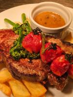 een bord met vlees en groenten en een kom soep bij Kings Arms pub in Cleobury Mortimer