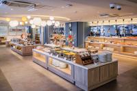 三浦市にあるマホロバマインズ三浦の料理のビュッフェを楽しめるレストラン