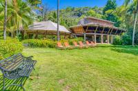 En have udenfor Ylang Ylang Beach Resort