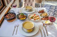 Jídlo v hotelu nebo okolí