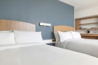 Ein Bett oder Betten in einem Zimmer der Unterkunft Element Las Vegas Airport