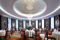 Ein Restaurant oder anderes Speiselokal in der Unterkunft Carlton Hotel Singapore 