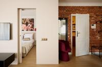 Ein Bett oder Betten in einem Zimmer der Unterkunft Waterlane Riverside - SPA, Pool, Gym &amp; Parking by Downtown Apartments