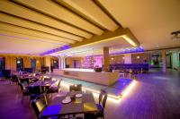 Un restaurante u otro lugar para comer en Hotel Occassia Bliss Miyapur