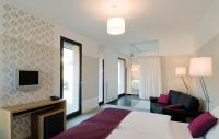 Televízia a/alebo spoločenská miestnosť v ubytovaní Hotel Zur Schonenburg