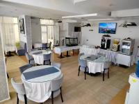 TV a/nebo společenská místnost v ubytování Hotel l'éventail