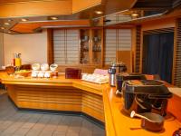 a kitchen with a yellow counter top with a stove at ダイヤモンド鎌倉別邸ソサエティ in Kamakura
