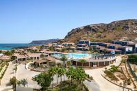 サル・レイにあるBarceló Marine Boa Vista - Adults Onlyのプール付きのリゾートの空中ビュー