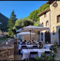 Nespecifikovaný výhled na hory nebo výhled na hory při pohledu z hotelu