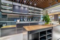 Η κουζίνα ή μικρή κουζίνα στο Huiju Hotel -Shamian Xidi Pier Night Cruise on the Pearl River branch--free laundry free gym room included Breakfast