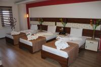 Postel nebo postele na pokoji v ubytování Mesnevi Hotel