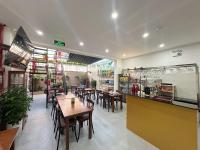 a restaurant with tables and chairs in a room at Khách sạn Na Na Thiên Trà in Quận Ðăng (2)