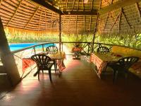 Bazén v ubytování HUAHINE - Bungalow Napoleon nebo v jeho okolí