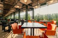 En restaurant eller et andet spisested på private soup holiday villa by the sea