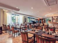a restaurant with tables and chairs and a piano at Apto em hotel 4 estrelas com piscina aquecida academia e SPA in Sao Paulo