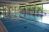 Bazén v ubytování Hotel Landhaus Höpen nebo v jeho okolí