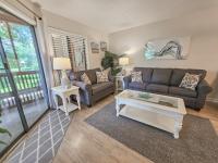 ein Wohnzimmer mit einer Couch und einem Couchtisch in der Unterkunft Serene 2 bed, 2 bath lodge, with amenities, 101AC lodge in Myrtle Beach