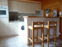 Una cocina o kitchenette en Chalet Les Sapins Argent&eacute;s