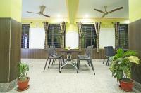 Χώρος καθιστικού στο Whispering Woods Inn - Stay & Enjoy in Nature !